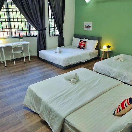 Semi-Detached, Up To 21 Pax, 4 Bedrooms, 3 Bathrooms, 4 Car Parks By Star Home Bayan Lepas Zewnętrze zdjęcie