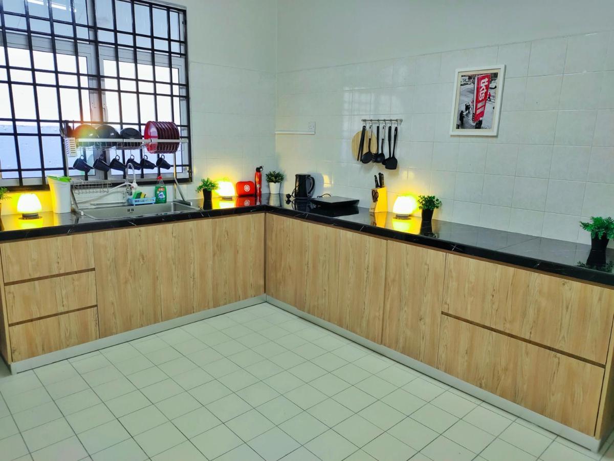 Semi-Detached, Up To 21 Pax, 4 Bedrooms, 3 Bathrooms, 4 Car Parks By Star Home Bayan Lepas Zewnętrze zdjęcie