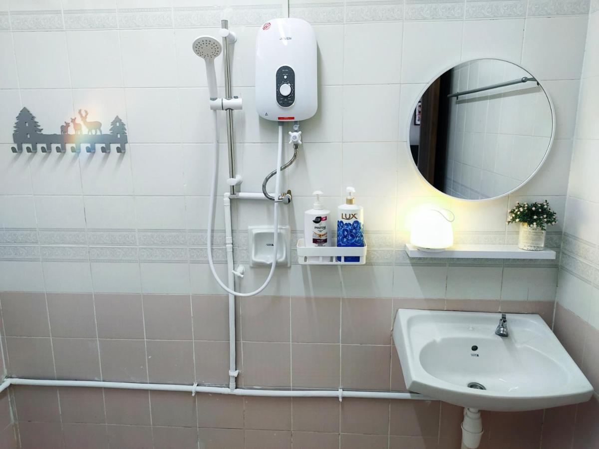 Semi-Detached, Up To 21 Pax, 4 Bedrooms, 3 Bathrooms, 4 Car Parks By Star Home Bayan Lepas Zewnętrze zdjęcie